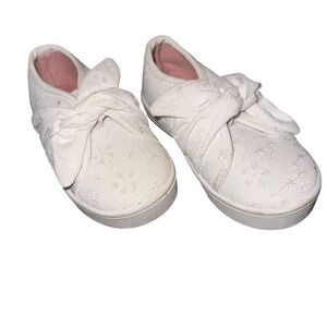 OshKosh B'gosh White Floral Dress Shoes